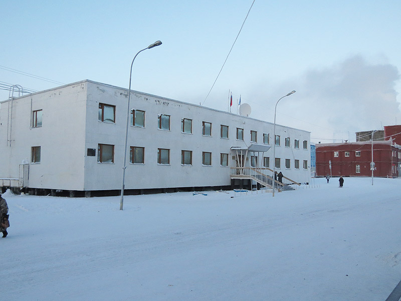 Тикси,здание администрации района, 02.2013
